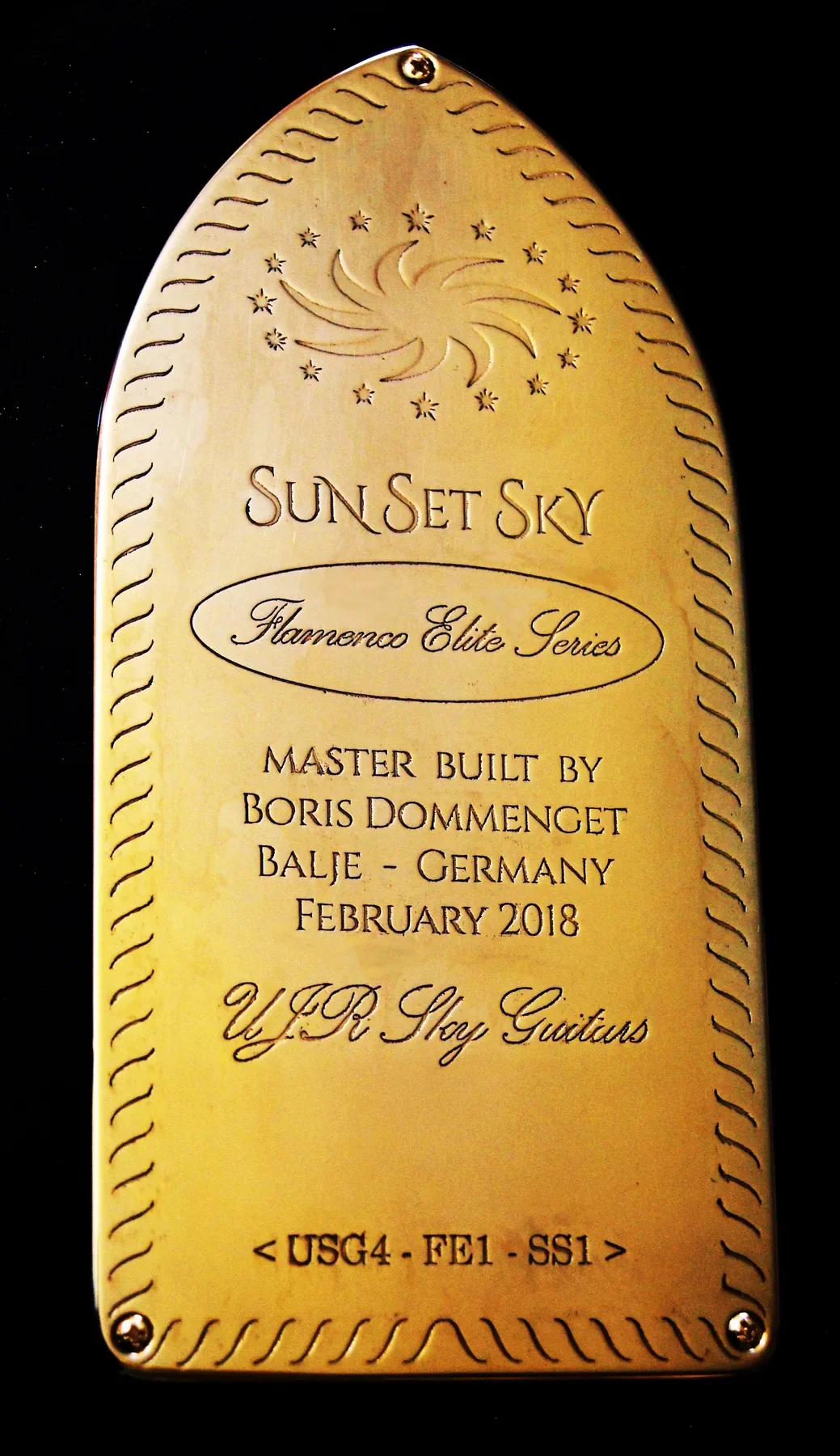 Placa trasera grabada «SunSet Sky», Flamenco Elite Series, construida por Boris Dommenget en febrero de 2018