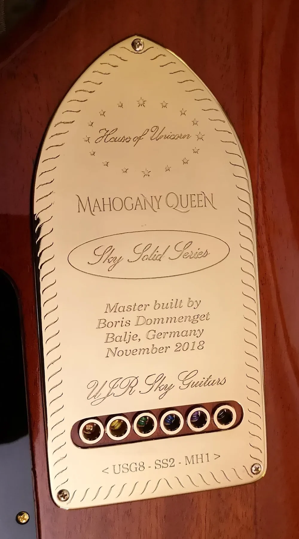 Placa trasera grabada «Mahogany Queen», Sky Solid Series, construida por Boris Dommenget en noviembre de 2018