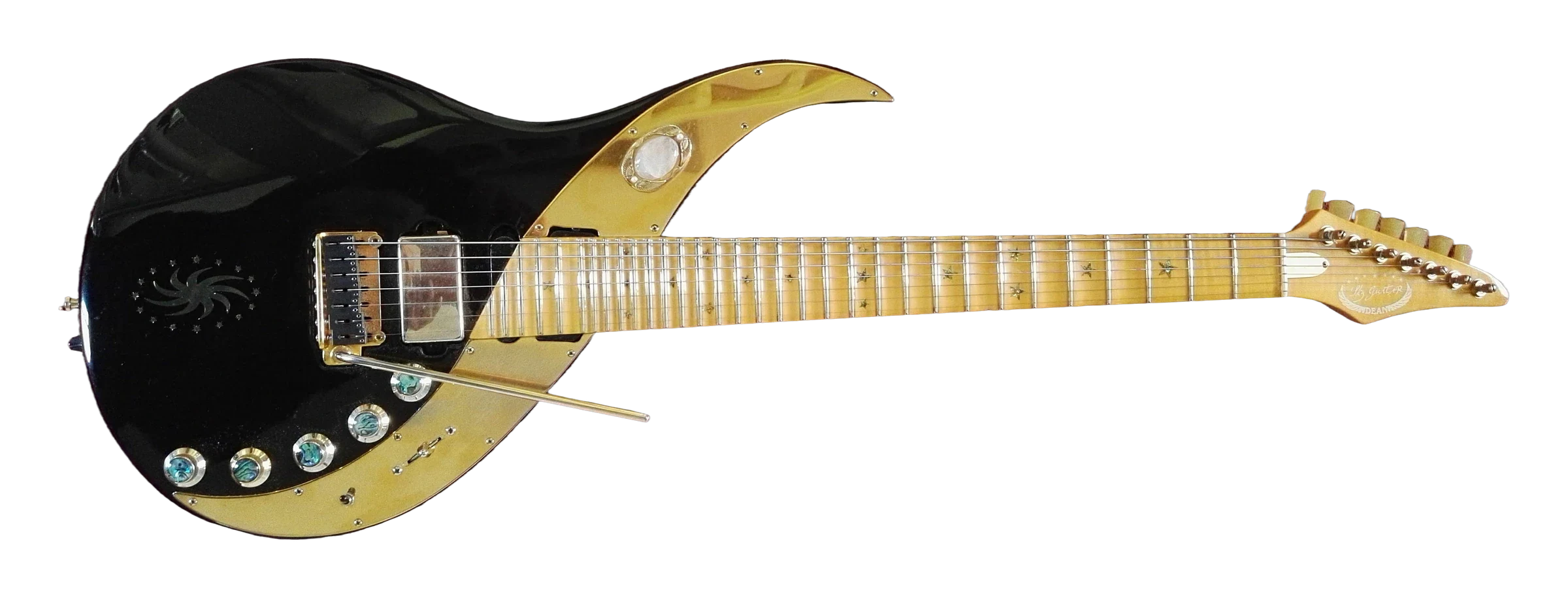 Infinity Sky, Sky Guitar de Uli Jon Roth, recortada sobre fondo oscuro